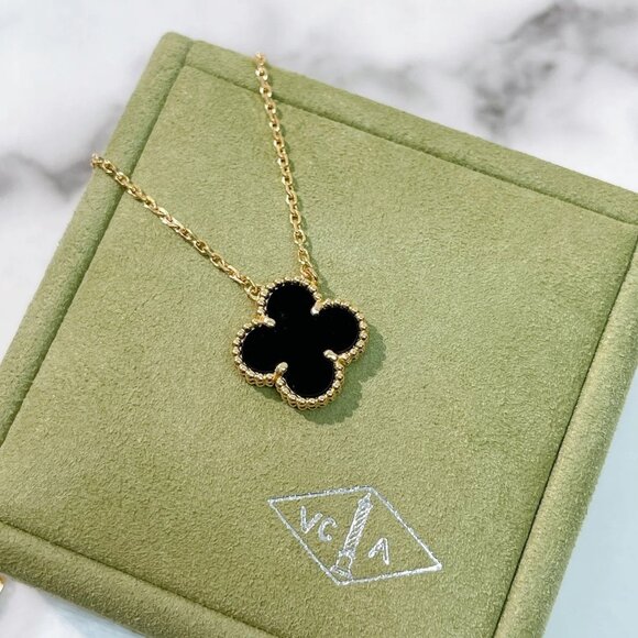 VCA Necklace - Picture 1 of 1
